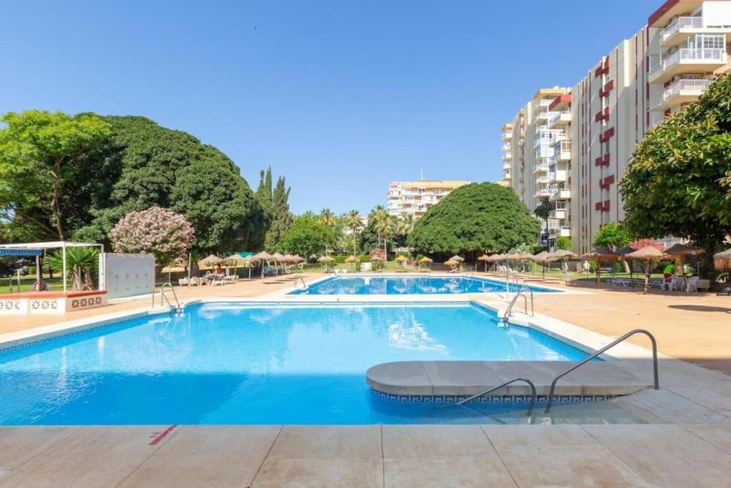 Apt Moderno Con Vistas, Recepcion 24 Hs Y Piscinas 贝纳尔马德纳 外观 照片